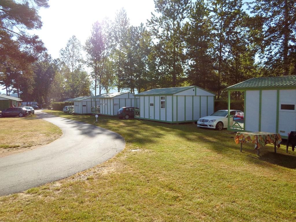 Camping Les Pinasses La Chapelle  Exterior photo